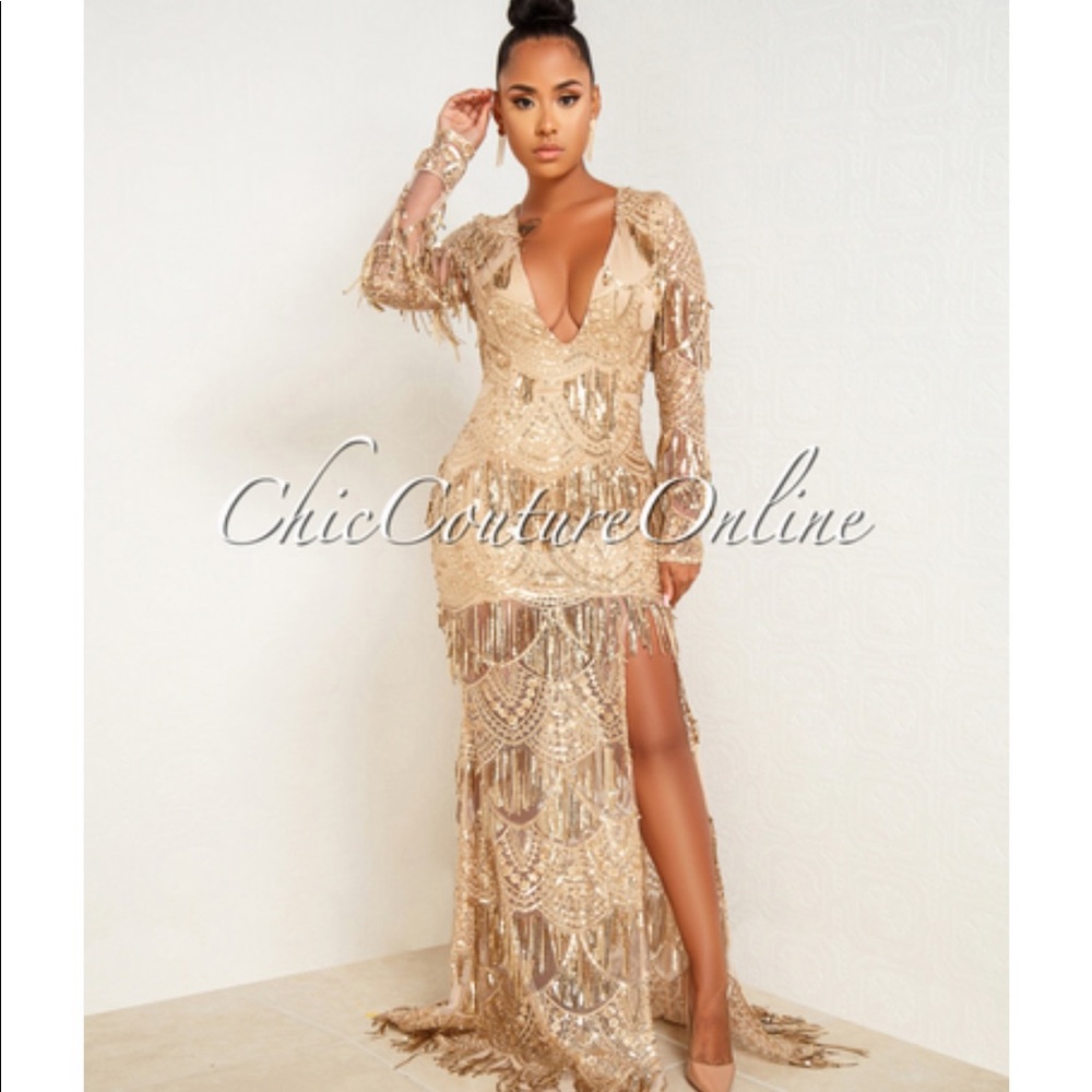 A gown typically worn during an occasion.